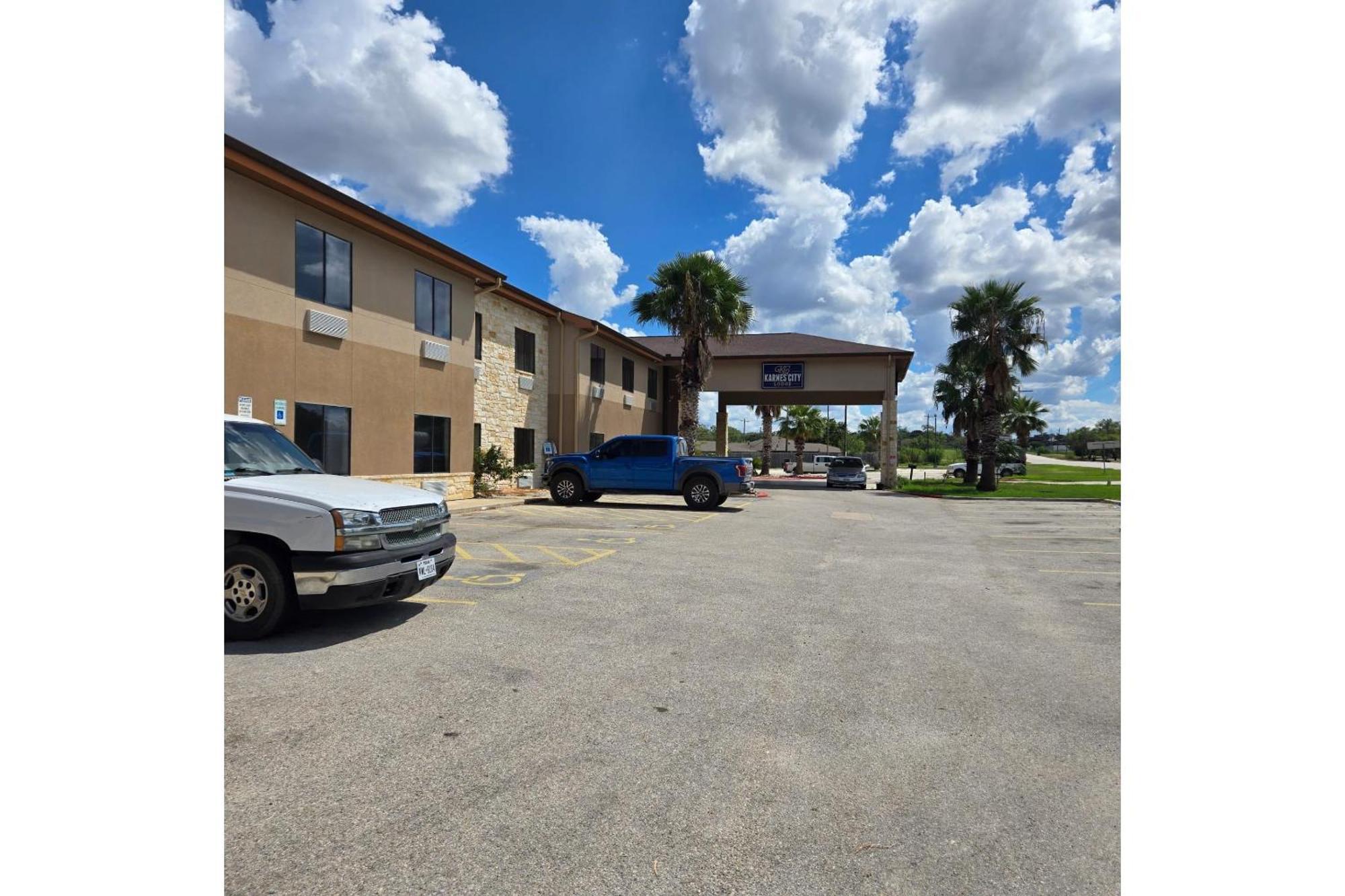 Karnes City Lodge By Oyo Hwy 181 Exterior photo