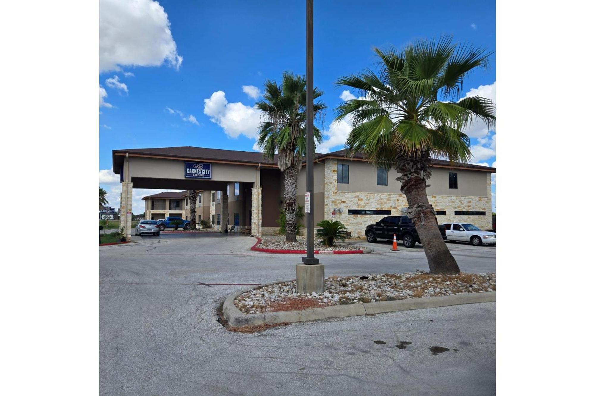 Karnes City Lodge By Oyo Hwy 181 Exterior photo