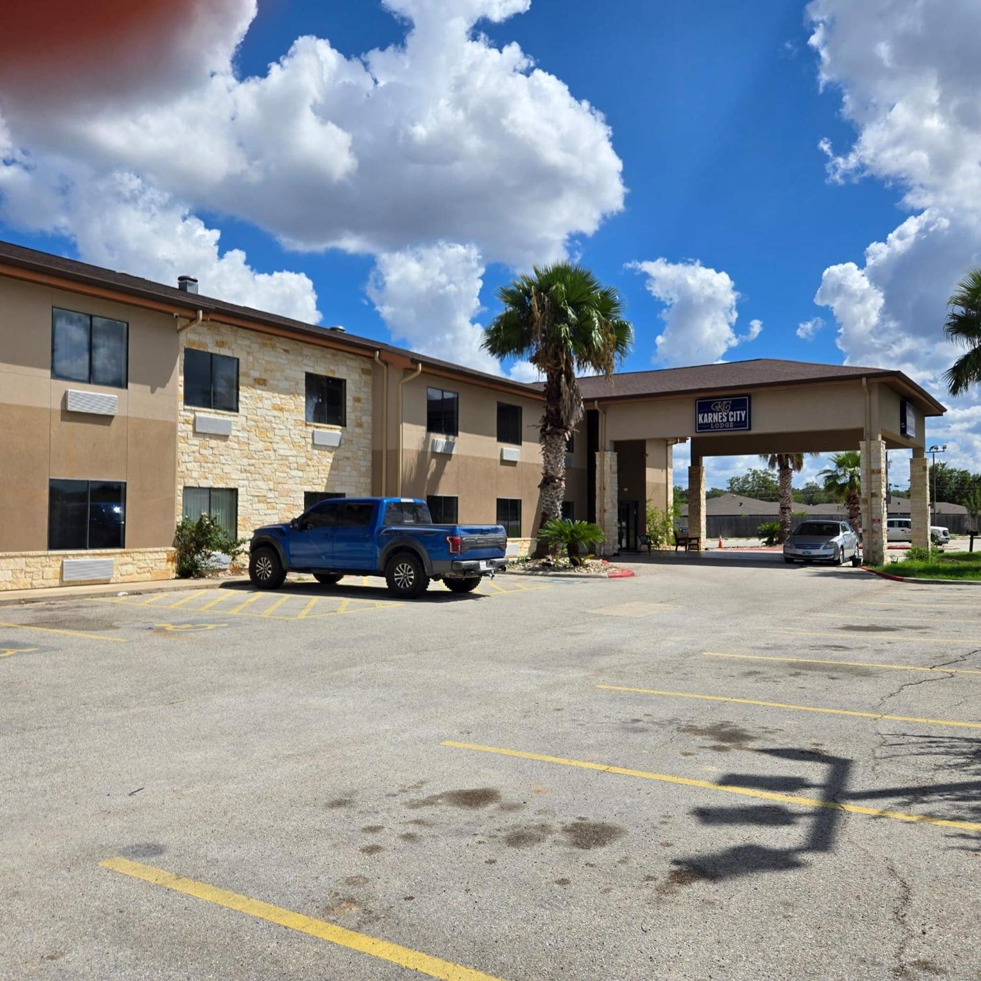 Karnes City Lodge Exterior photo