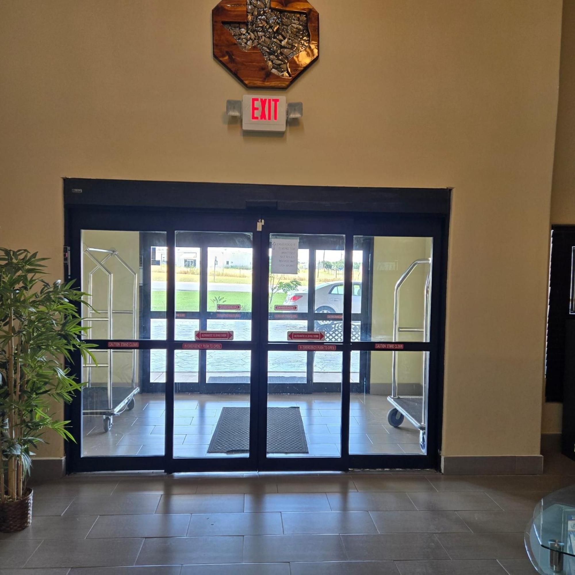 Karnes City Lodge Exterior photo