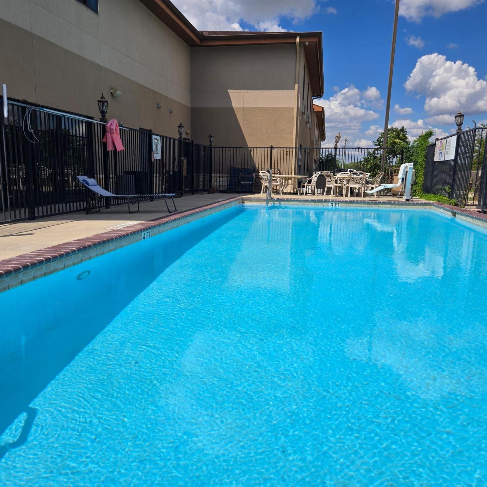 Karnes City Lodge Exterior photo