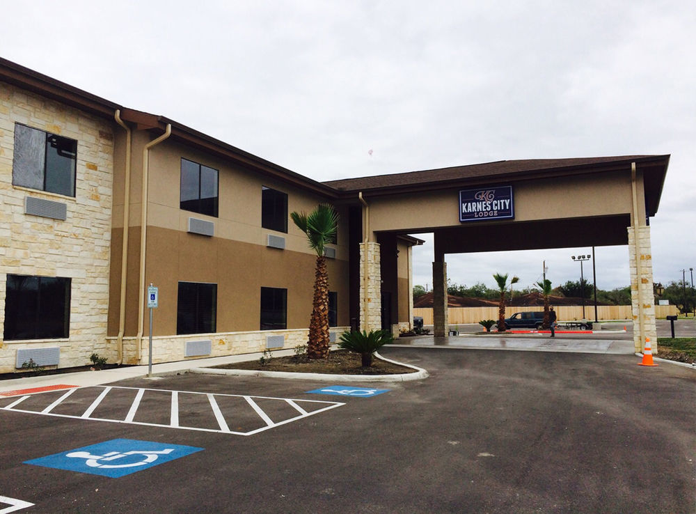 Karnes City Lodge By Oyo Hwy 181 Exterior photo